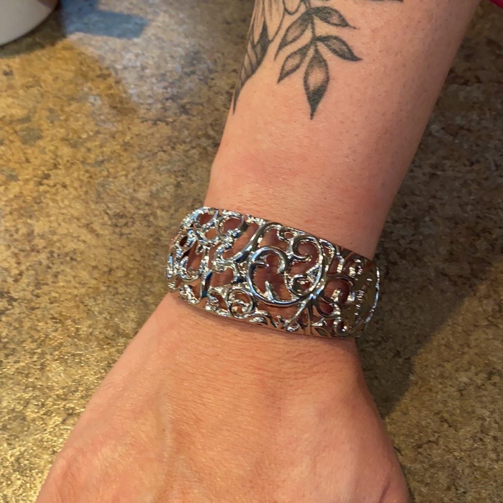 Hinged Wide Silver Bangle Bracelet - image 7